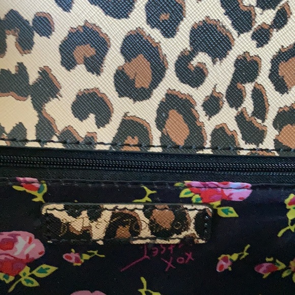 Betsey Johnson NWOT Cheetah Bag Gold Chain Strap shoulder bag cross body purse - Picture 7 of 15